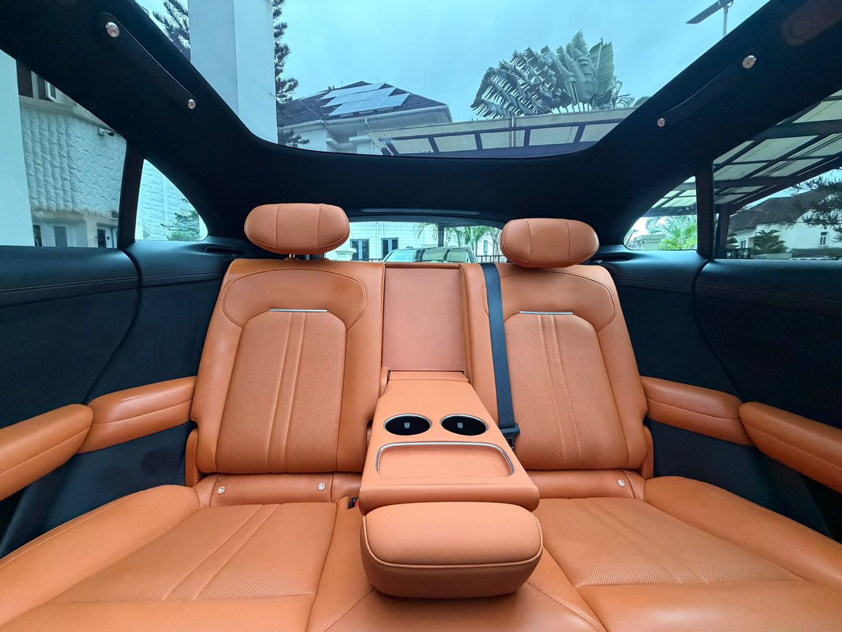 QleenAutos's tweet photo. Foreign used 2025 Xiaomi YU7
2026 duty 
Mint condition 
🏷️ 125m
📍 lekki, Lagos. https://t.co/yrntDjAM51