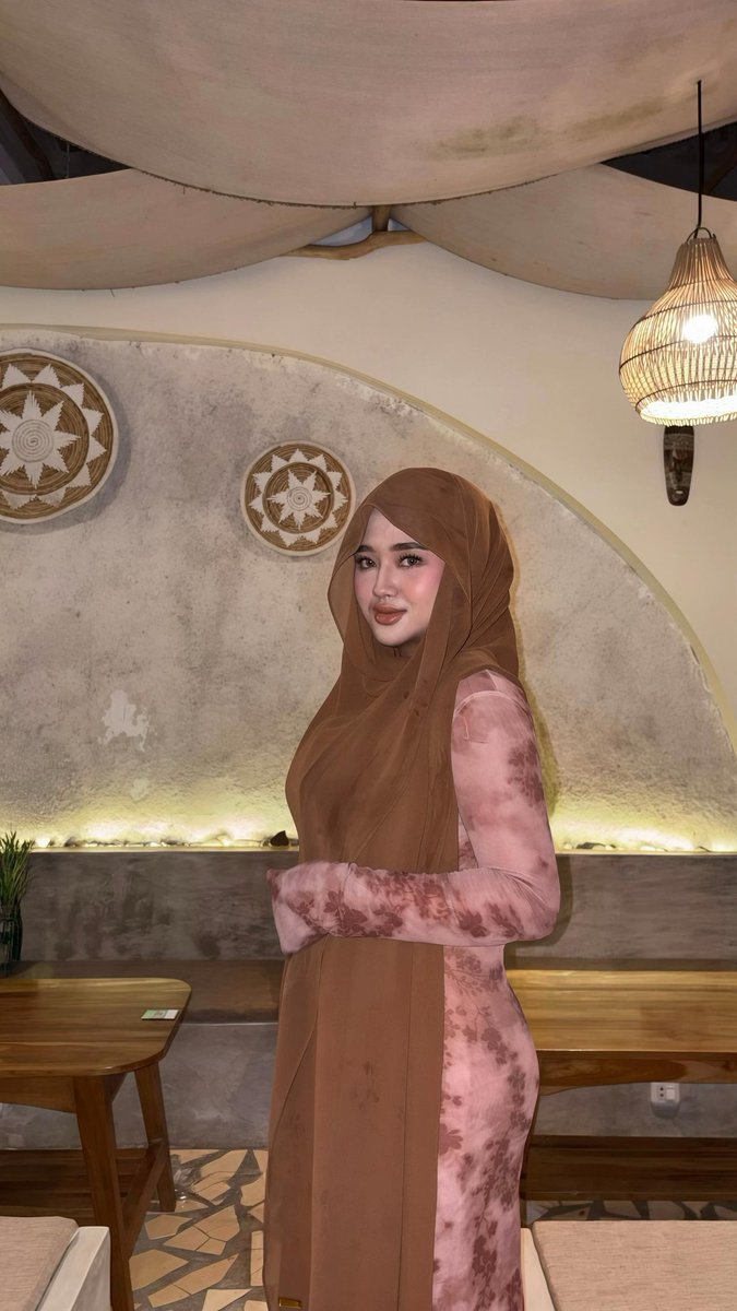 ratnavioyins's tweet photo. Happy satnight, aku sendirian disini https://t.co/6qpAaWWDzP