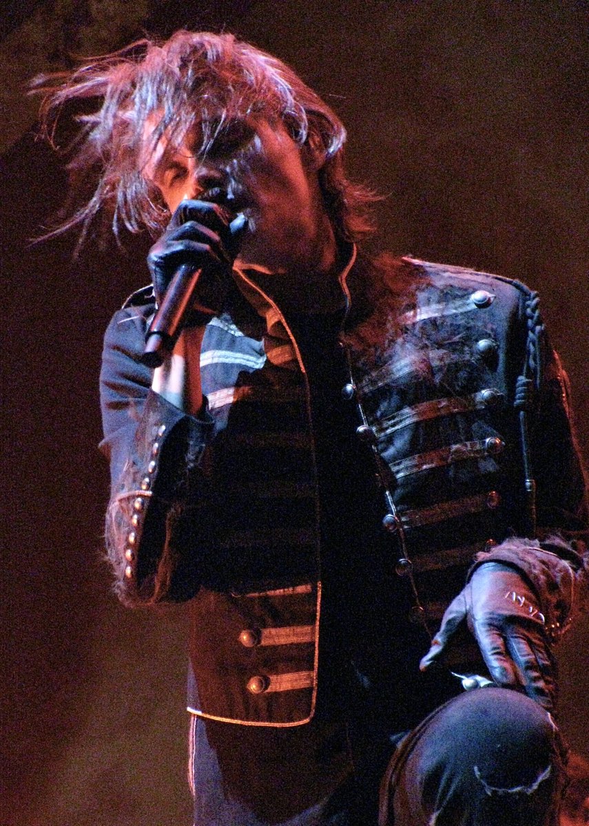 BiGDEATH3NERGY's tweet photo. Few more of Gerard in Denver
#MCRDENVER https://t.co/DTMyXXUSdd