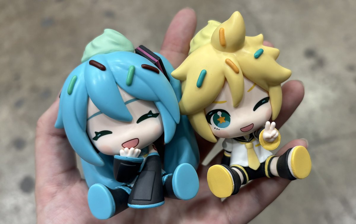 wrench919's tweet photo. 【交換】 PERIHAPI! ペリハピ　ポッピンスプリンクル ピアプロキャラクターズ　フィギュア

譲：初音ミク（にっこり）/鏡音レン（ウインク）

求：巡音ルカ　KAITO どちらも通常

📮郵送にて交換希望です。
検索からもお気軽にお声掛けください。
よろしくお願いいたします🙇 https://t.co/uj1WfGqCyo