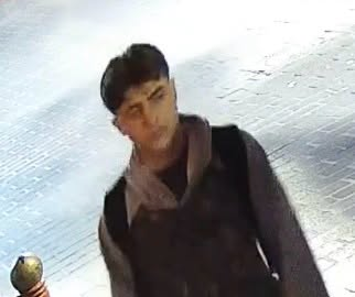 Robbie_Reasons's tweet photo. A woman was dragged her into a doorway on Macklin Street in Covent Garden and raped on Saturday the 22nd August in the early hours.

The police description.
He is described as WHITE, aged 25-35, with short dark hair,  he was wearing a grey hoodie, dark gilet, casual trousers and trainers, and was carrying a backpack.