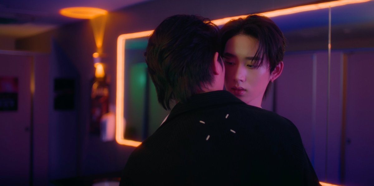 GMMTV's tweet photo. ใกล้ขนาดนี้ แล้วใครมันจะไปไหวล่ะ 🫠
#YouManiacSeriesEP1
@Williamjkp1 @EstRvp https://t.co/hbLUinFdVr