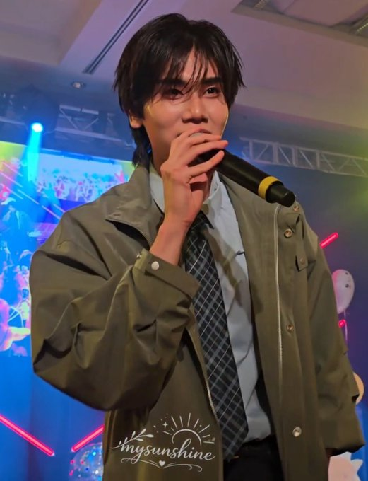 Delu_sionalF4's tweet photo. I swear...who did his hairstyle and makeup today...needs a commission by 67% and may they never step on any piece of legos..If this MUA is not hired for HTSMC you'll see me in MY  graveyard😇 https://t.co/1setZvvFoY