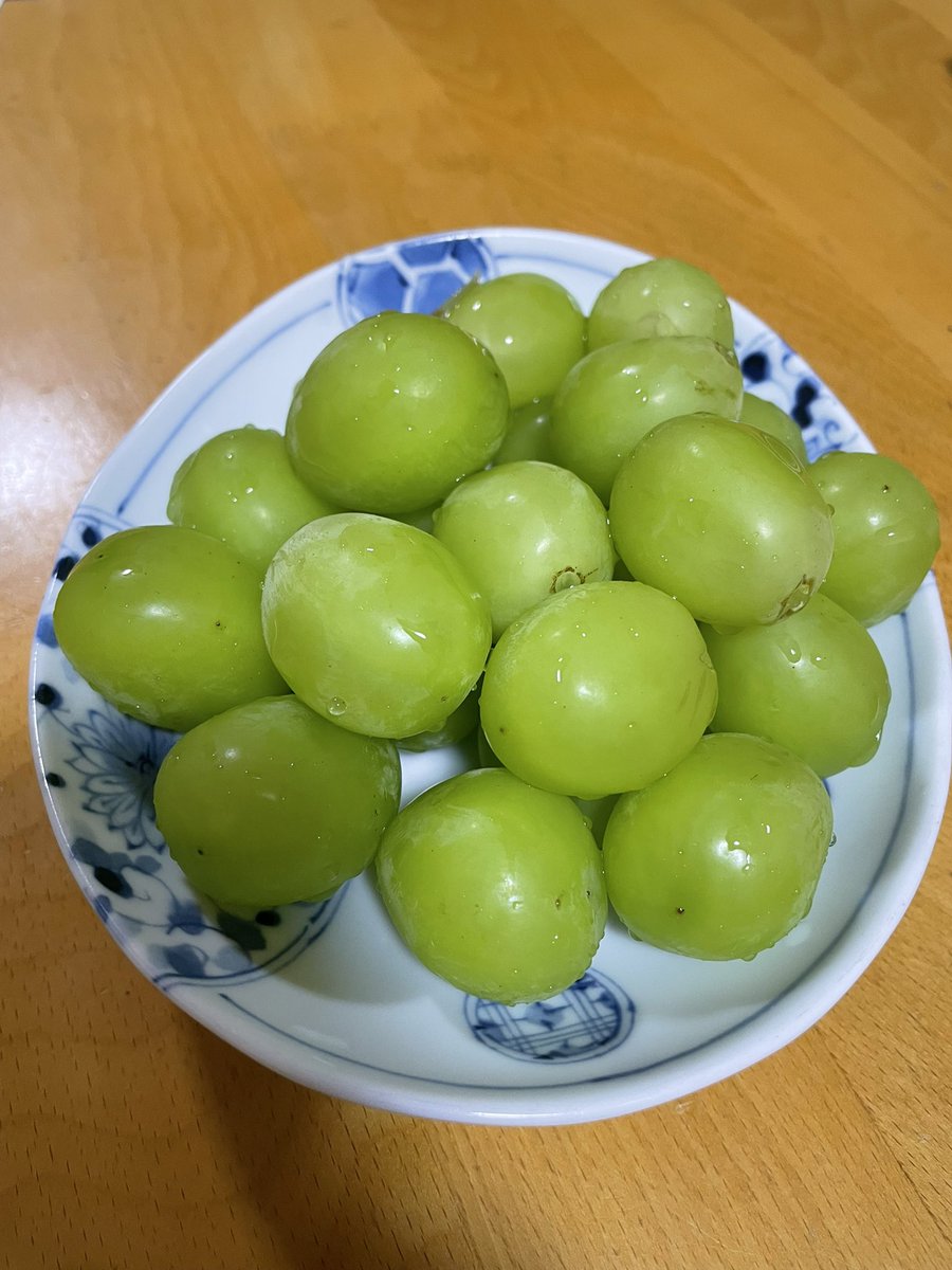 chihiro_53's tweet photo. ふるさと納税で頼んだシャインマスカット
めっちゃ大粒でおいしかった https://t.co/D6x1AngUK9