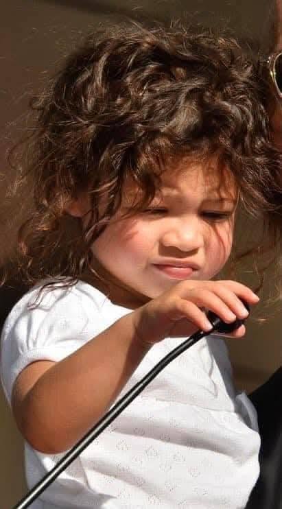 its__prachi027's tweet photo. Wait… why does Dwayne Johnson’s daughter look like a young Zendaya? 😭👀 https://t.co/ikN8XI3Uq1