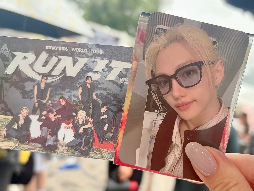 id_____s's tweet photo. GOLD特典自引きできてほんとに嬉しかったㅠㅠ💛💛💛 https://t.co/ZzQ7WndRIr