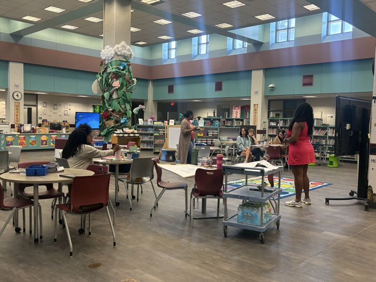 HumbleISD_OFE's tweet photo. Saturday Learning at OFE! Our teachers are learning, growing, and collaborating to make an even bigger impact on our Falcons! 💙

@HumbleISD #SaturdayPLC #FalconFam https://t.co/nJeMAaMh6v