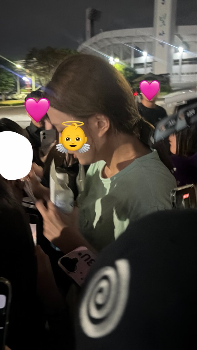 colbuisxygirl's tweet photo. 오늘 나우아임영 김하온 퇴근길 끝남과 동시에 다인이공 팬싸인회 시작합니다!!! 된 거 ㅈㄴ 웃겻음 하 ㅠㅠㅋㅋㅋㅋㅋㅋ https://t.co/chJUa46Rlk