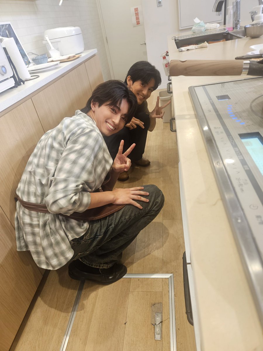 hide_szk7's tweet photo. 本日も、🟠#NATSLIVE 配信⚪️
ありがとうございました！！

今回は初のSPコラボということで、
まさくん #神田聖司 さんにきていただきました！！🔥

やっぱり１時間じゃ足りませんでしたね〜笑
いっぱい話しては、笑ってばっかりでとても楽しかったです！！

いつか星のアトリエに出れる日を楽しみにしています☺️