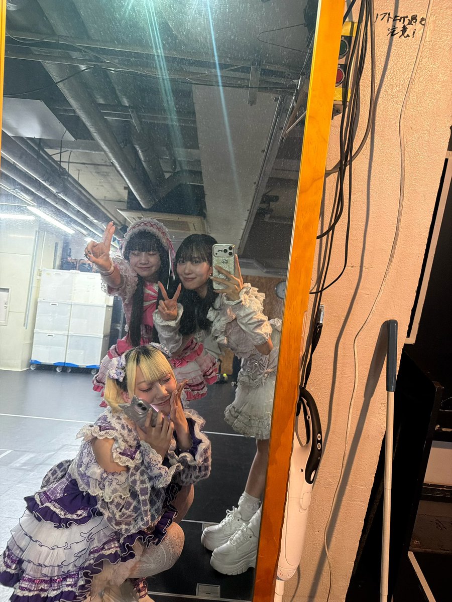rika_sandesu's tweet photo. \ #IGNITION /
1部, 2部ありがとうございました ˖ ࣪
8月のライブ本数がなんと40本 .ᐟ
着いてきてくれた皆んなも本当にありがとう><
40本目のライブはひなみづが頑張ってくれます.・
夏の思い出たくさんありがとう^ᴗ.ᴗ^ https://t.co/n8qs70wVdr