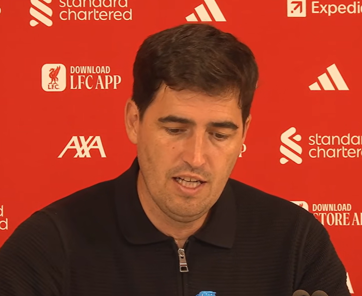 TouchlineX's tweet photo. 🚨🗣️ Andoni Iraola: "We've had issues with the throw-ins today. Not only with long throws-ins, but normal too."

"Their first goal came from a throw-in." https://t.co/AOUHwYDV0V