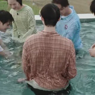 hourlyjaeminn's tweet photo. look like a three-apple tall baby and then his board shoulder…🫠💖

#JAEMIN #재민 #ジェミン https://t.co/GCE6MATS1O