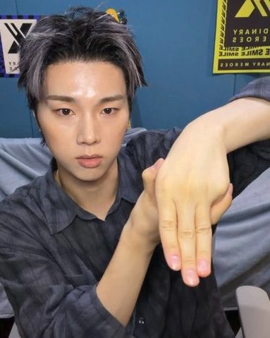 enoughjiseok's tweet photo. Cuman Jisok yang tau rasanya 😹🚬 https://t.co/oCSxjeOoVI
