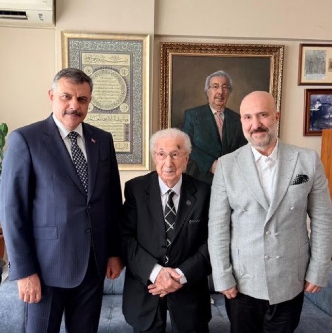 sagcigazete's tweet photo. İçişleri Bakanı Mustafa Çiftçi, 29 Ağustos’ta Sultan II. Abdülhamid Han’ın torunu Harun Abdülkerim Osmanoğlu’nu ziyaret etti. https://t.co/EUiiXx4SS7