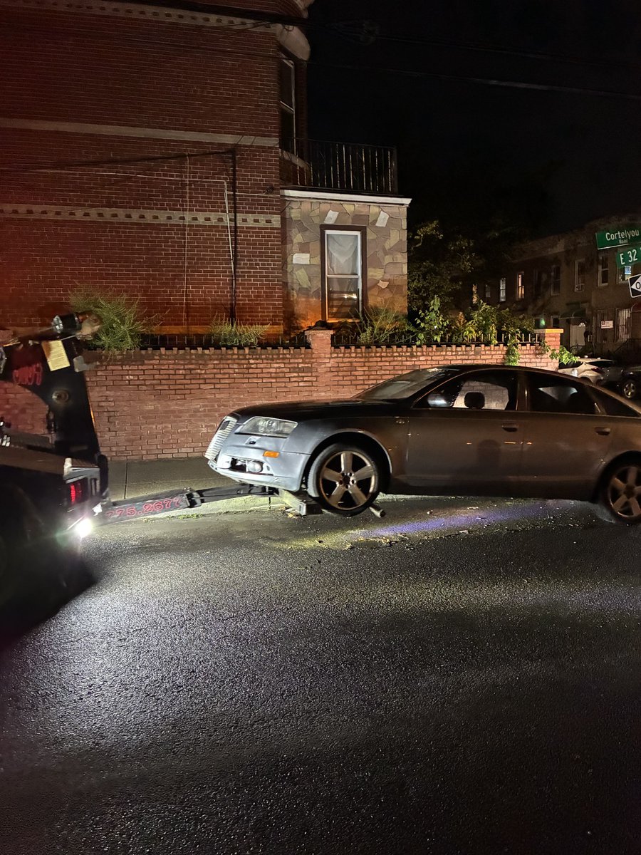 NYPD67Pct's tweet photo. On Thursday night, our Q-Team conducted a joint towing operation with NYPD Traffic and DSNY, removing 55 vehicles within the 67th Precinct.Working together for safer, cleaner streets. https://t.co/vaj8SnLn6q