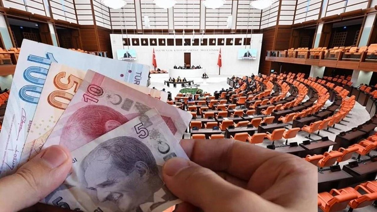 superhaber's tweet photo. 🚨 EYT'yi kaçıranlara müjde: SGK uzmanları tarih verdi! Kademeli emeklilik geliyor #kademeliemeklilik #SGK #EYT 👇️ 

https://t.co/zw9BfpG0wT https://t.co/2AE6MliyyD