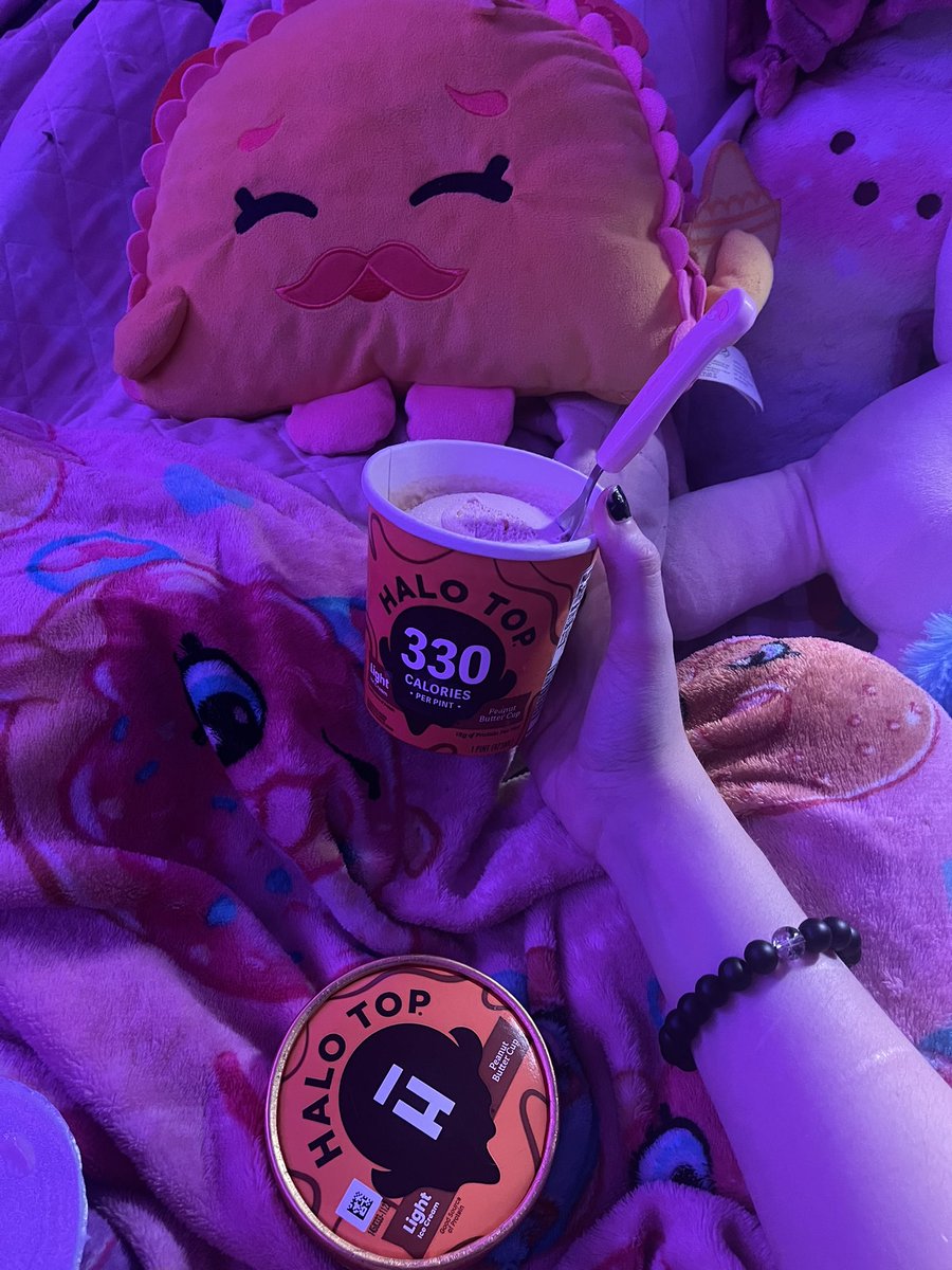 aloistarves's tweet photo. 330 cal after work lunch … was v hungry after my tiring shift so ,, 🎀🫖 

Ft more shopkins plushies… I love them so dearly ! https://t.co/QrDak8VTjF
