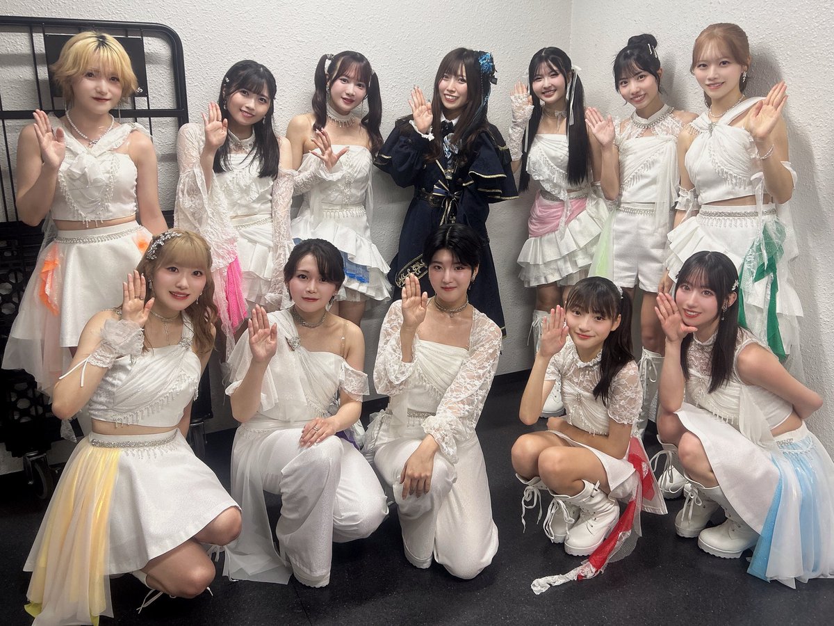 tenten_ramune's tweet photo. #BEYOOOOONDS の皆さんとお写真を撮って頂きました🥹📸

なんとまた集合写真撮っていただけました😭幸せです、本当に…🤦‍♀️♡BEYOOOOONDSさんのパワー溢れるライブが大好きで、いつまでも憧れだなと改めて思いました❕ライブ終わりにありがとうこざいます🙇🏻‍♀️💖

またご一緒できるように頑張ります✊🏻❤️‍🔥 https://t.co/Y2l8Rwtc1e