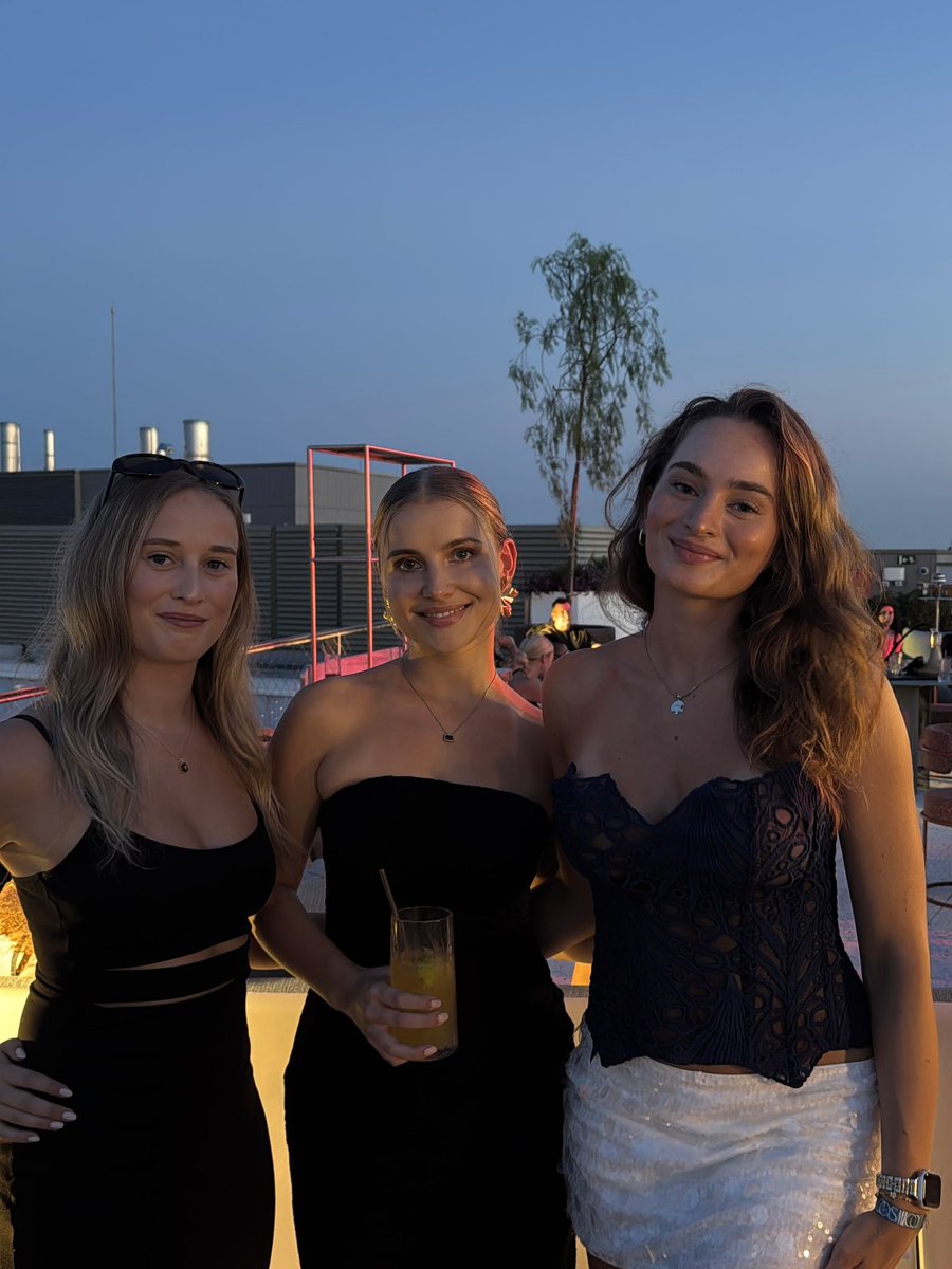 daniellelukinsz tweet picture