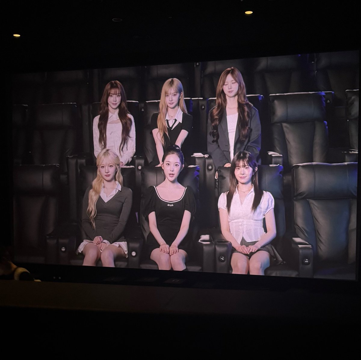 byeol_xxx's tweet photo. 弘大のバカでかいモニターでカムバの広告流れてるし映画見に行ったらNO MORE映画泥棒のトエスver流れ始めてガチ焦って普通に叫んだりしてしまってデカくなったんだな〜(何様)と実感しました https://t.co/9QT3ZQW8yL