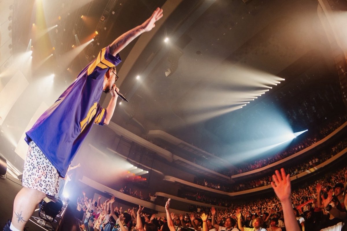 bass_YOH's tweet photo. 2026.08.29
ORANGE RANGE LIVE TOUR 026-027
〜おかげさまで25周年！ニコニコカーニバル〜
@ 沖縄・那覇文化芸術芸場なはーと 大劇場
Thank you Okinawa！
Photo by LEI FILMWORKS https://t.co/m6XldxXpYh