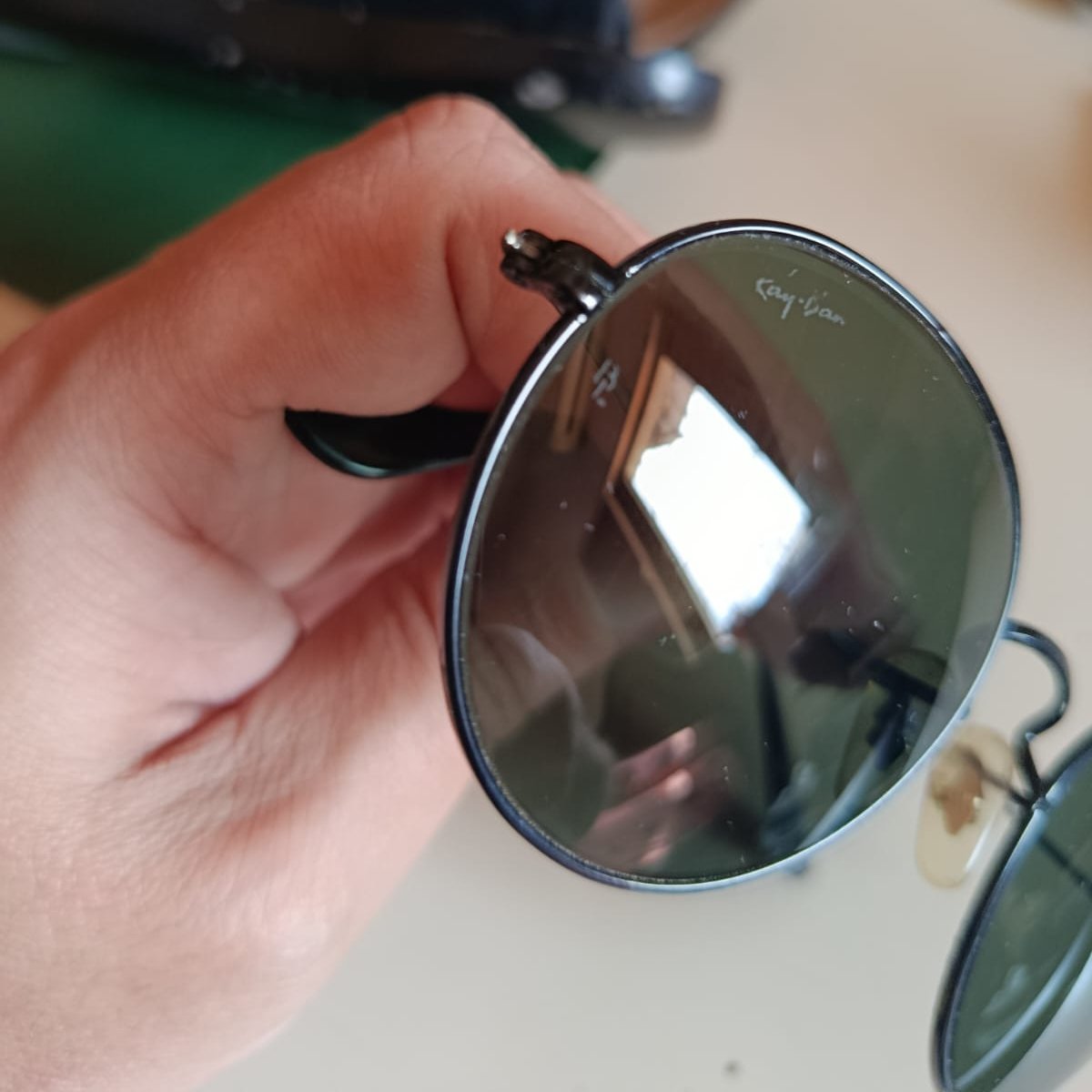 pedrocalvo's tweet photo. @InvestWolf @ray_ban hahahahahahahaha
Aprendam Pequenos Gafanhotos.....
Ray ban lente Bausch &amp; Lomb 1970, de Cristal.......
Está com praticamente 50 anos, desmontei a armação , passei jato de alumina e pintei a armação...... https://t.co/0ZWhZGxDy1