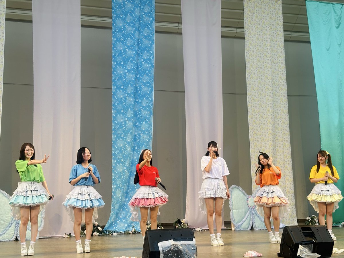 Rinkaaa8752's tweet photo. ひな、改めて誕生日おめでとう！
ひなにとって特別な日にこうやってライブができて同じ時間を過ごせたのはほんとよかった。

あとうみちゃん卒業公演を除いて現体制でのライブを見るのが俺は今日が最後。

この６人でのステージを最後この野外で見ることができて今日は本当に良い思い出になりました。 https://t.co/BTVN8p5Gn0