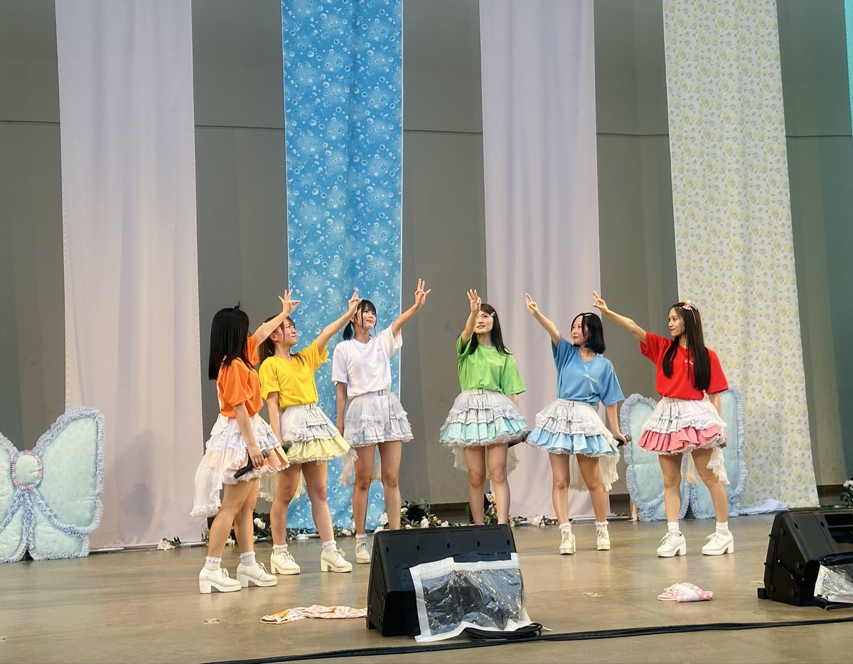 Rinkaaa8752's tweet photo. ひな、改めて誕生日おめでとう！
ひなにとって特別な日にこうやってライブができて同じ時間を過ごせたのはほんとよかった。

あとうみちゃん卒業公演を除いて現体制でのライブを見るのが俺は今日が最後。

この６人でのステージを最後この野外で見ることができて今日は本当に良い思い出になりました。 https://t.co/BTVN8p5Gn0