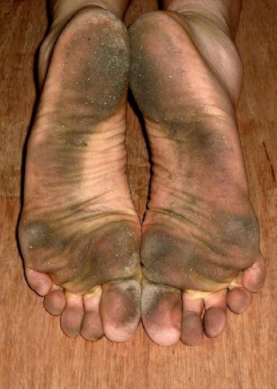 dahliaxmlx's tweet photo. My Dirty soles for you to clean 🥰 https://t.co/RKDwqEOuUw