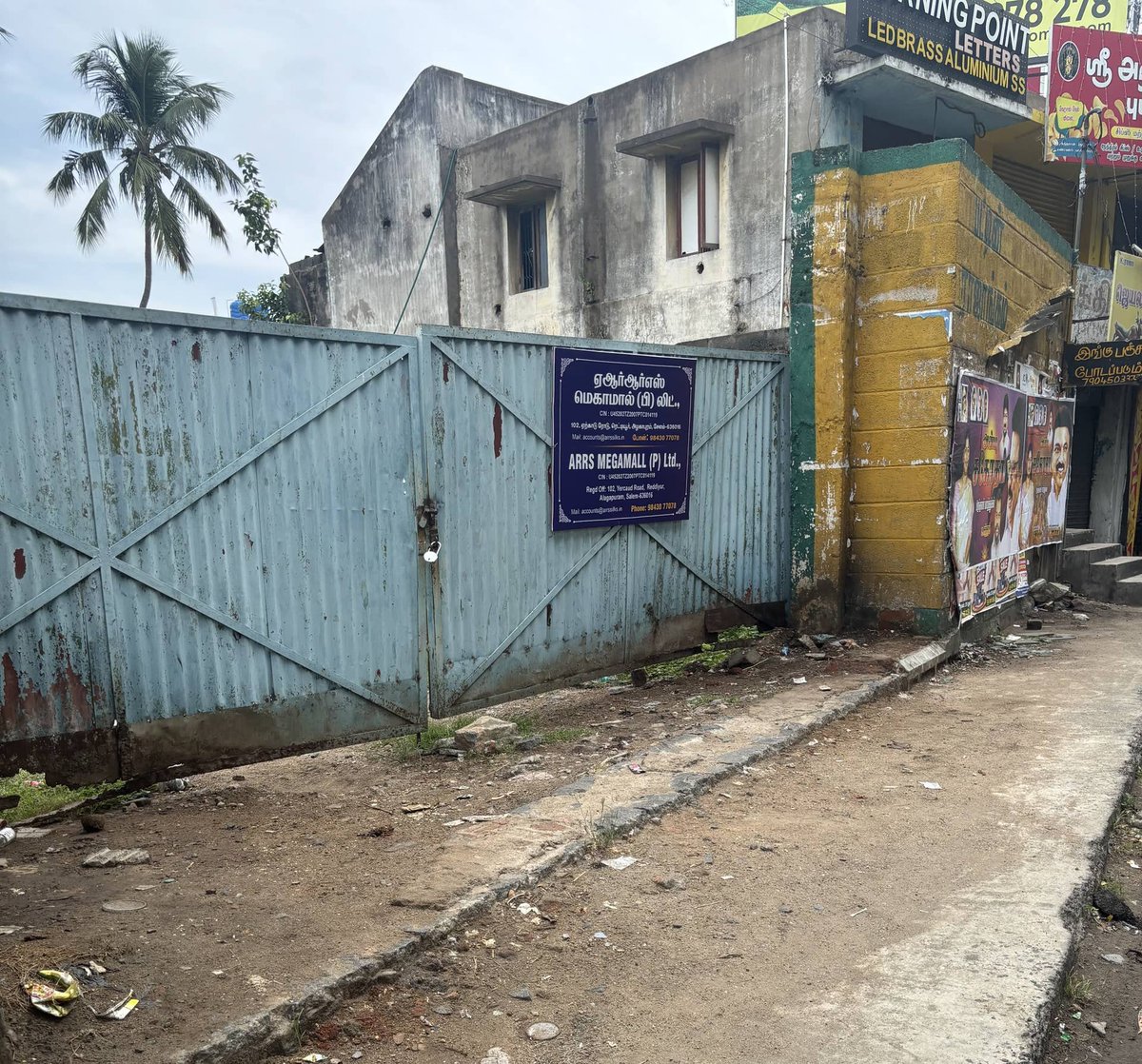 TheSalemNew's tweet photo. Almost after 2 decades #ARRS is set to revive its Mall project.
After clearing all the litigations, ARRS placed a sign board of ARRS Mega Mall project site.
📍Opp to Cenneys Gateway Hotel, 5 Roads Salem.
📸 Old Renders, Current Site Photos.
©️ Gowthaman SSC
#Salem #Mall https://t.co/p02F9cXBJi