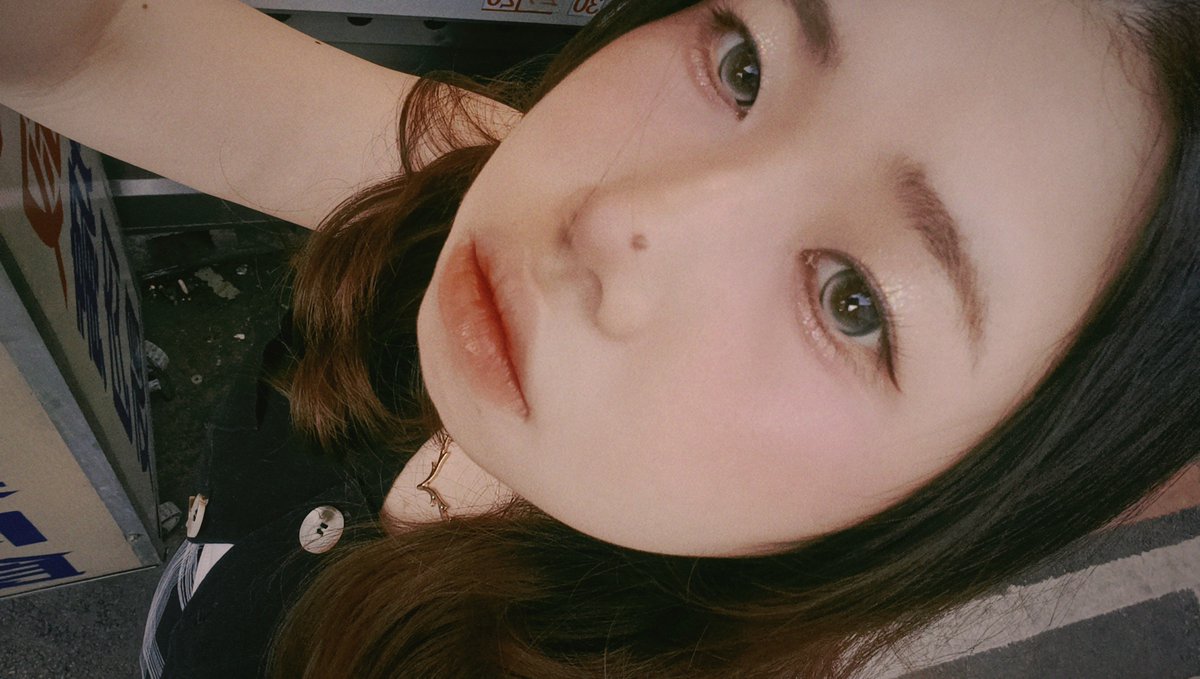 ku1001ku's tweet photo. 今天妝很完美🫶🏻
休息後每天都狂睡🤌🏻皮膚狀態堪稱一顆水煮蛋🥚 https://t.co/9fQPeu6E4u
