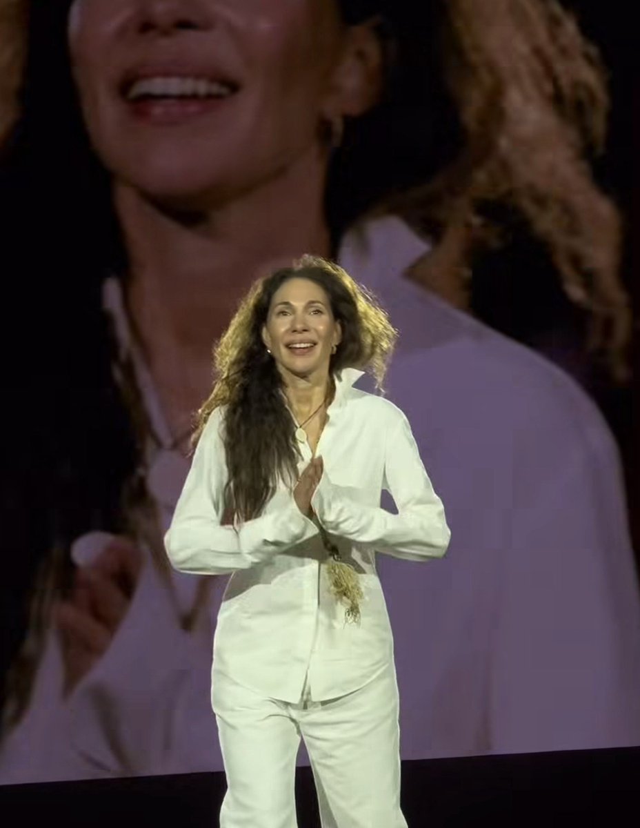 laureanodelabri's tweet photo. Completisimo el desfile de Maria Cher celebrando 25 años. Excelentes productos, buen styling, gran show y UN MENSAJE. https://t.co/XqTgkdbEDb