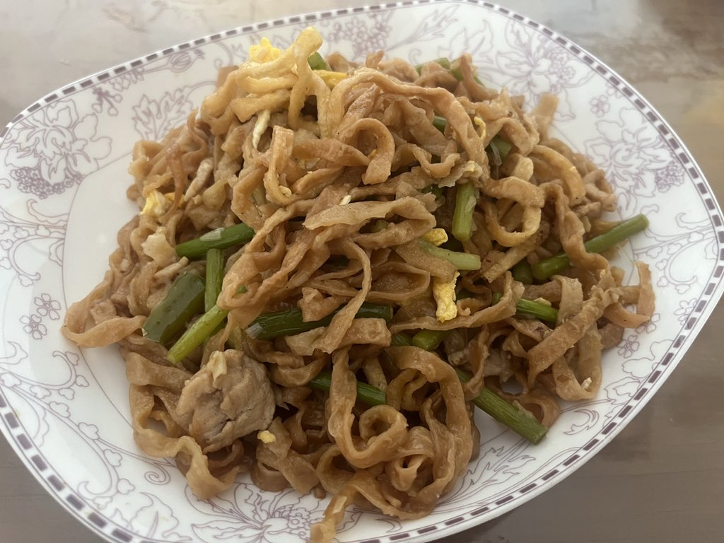 YaxiaoD's tweet photo. 炒面 番茄牛肉面 https://t.co/IiV2PgTbPs