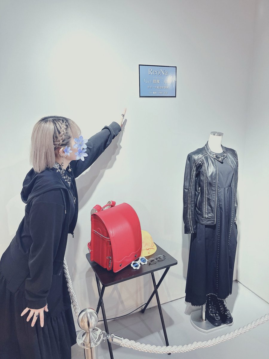 xoxmauxox's tweet photo. ___2026.08.29…🛡️

『Lv.1職業：人間』リリース記念展示
〜渋谷編〜

お衣装とパネルをみにいきました…🐾

リリースから少し経っていたからあしあともしっかりと観測…🔭
ロングReoNaちゃんを発見してご機嫌でした꒰՞⁔•͈ ·̫ •͈⁔՞𐦯⋆꙳

#ReoNa
#ReoNa_Lv1職業人間 https://t.co/cd0av7lLA1