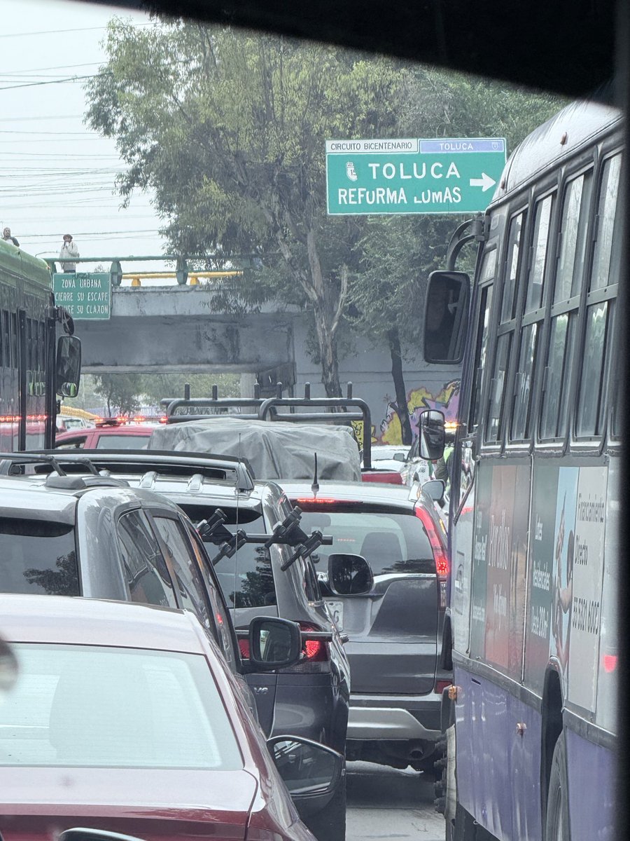 Doti2376's tweet photo. @trafico889 sabrán que pasó circuito interior y paro de la reforma hacia Marina nacional, la lateral parada y no avanzamos https://t.co/aGUc6RbohU