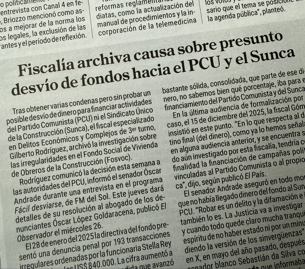 CosseCarolina's tweet photo. Luego de un año de acusaciones sin pruebas al PCU, llega el archivo de Fiscalía. Las denuncias se ventilan a los cuatro vientos, pero los archivos (casi) pasan desapercibidos, y el daño a la reputación nadie lo repara. Toda mi solidaridad con el @pcu_uy y @Oandradelallana 

Lo que dijimos hace un año (foto 1, Subrayado; foto 2, La Diaria) y lo que resolvió Fiscalía (foto 3, Búsqueda)
