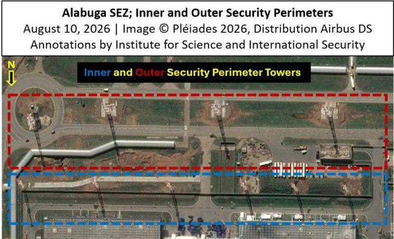 wartranslated's tweet photo. The Institute for Science and International Security reports Russia has started putting up large lattice towers around the Shahed production site at Alabuga SEZ. 

The towers are designed to hold metal mesh as passive protection against drone and missile strikes. An inner ring surrounds the key production workshops, while a taller outer ring extends further to also cover the carbon fiber supply plant. 

Construction started sometime after May 18.

https://t.co/8EpXAJDcj2