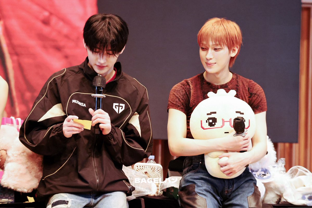 hoonsocute's tweet photo. HELLO https://t.co/lQ5TcLRoWa