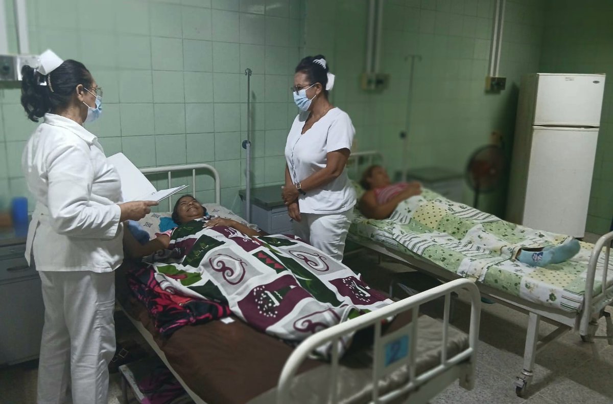 BrigadaEst25328's tweet photo. Desde el CDI Tte. Nicolás Hurtado, Las Colinas la labor incansable de nuestras profesionales se reflejan en cada guardia, con la entrega y recibo del turno en la Sala de Terapia a cargo de las Lic. enEnfermería Dulce Yanetsy y Ana C. López. Anzoátegui #CubaPorLaVida #CubaCoopera https://t.co/XZ1gs72xGb