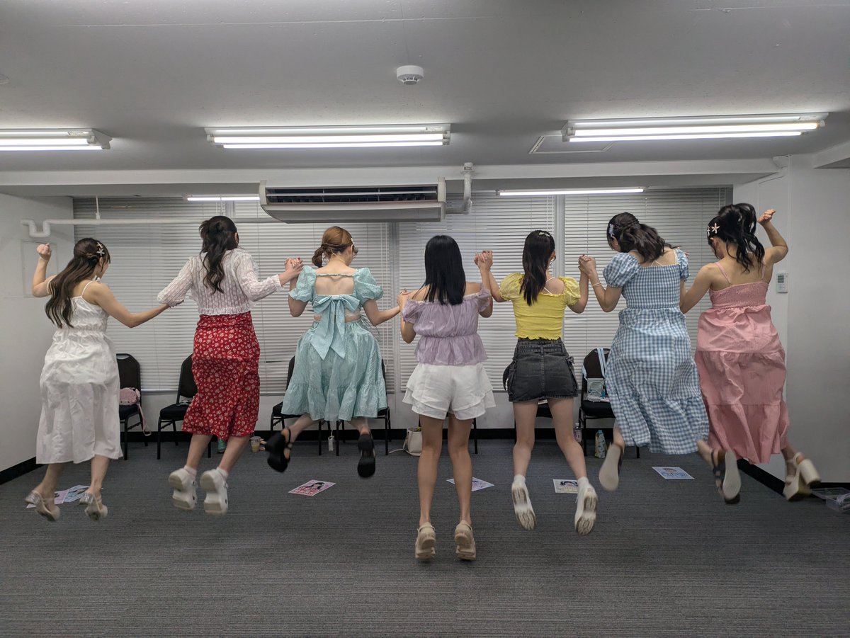 tarataratarou's tweet photo. 泡沫プリンセスMVの2:27あたりの再現チャレンジ
#ルルシュシュ
#泡沫プリンセス https://t.co/8kJyMtmfng