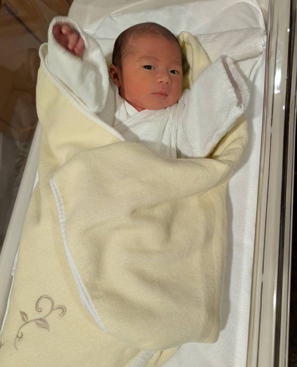 sobakasu821's tweet photo. 👶誕生の翌日の27日に赤ちゃんに
会いに行って来ました☺
ベビちゃん💚の居る空間は
やさしさに包まれてました

こんにちは☺赤ちゃん👶

元気に育っていってね🍵👶㊗️ https://t.co/txL2ce3x89