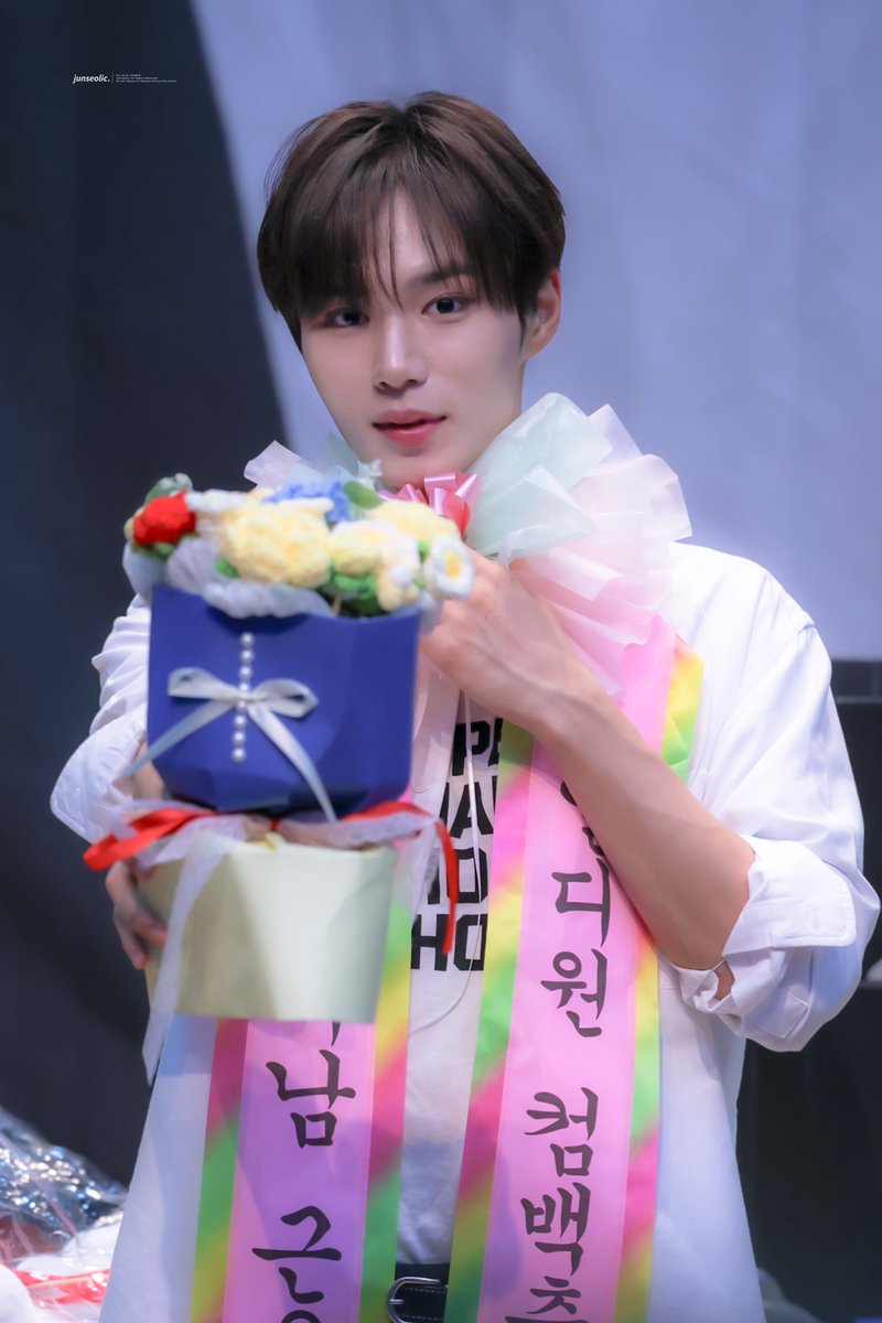 junseolic's tweet photo. 260829 mpm 대면 팬싸

🎁💐

#준서 #알파드라이브원 #JUNSEO #ALPHADRIVEONE #ALD1  #ジュンソ https://t.co/S6ZR044ndE