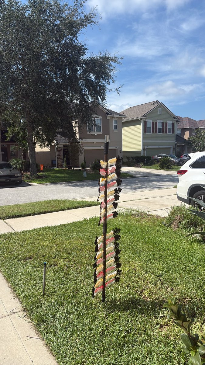 King_moore65's tweet photo. Yard work done. House cleaned up. Spear planted! Ready to be hurt again! Go Noles! #FearTheSpear #Noleblooded #ReturnoftheDoakboys https://t.co/vIxyxkNkbJ