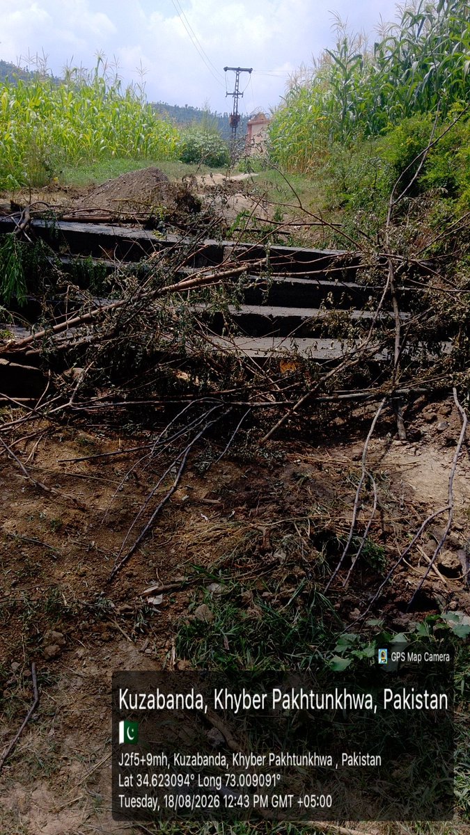 AkhundRehan2002's tweet photo. @dc_battagram @CSKPOfficial @Dcbattagram Respected sir @CSKPOfficial contrary to the report of the @dc_battagram the road remained open for only 15–20 minutes As soon as the administration left the road was blocked again through illegal construction stairs Despite repeated complaints no legal action has ben taken so far https://t.co/zU9Ne9efWS