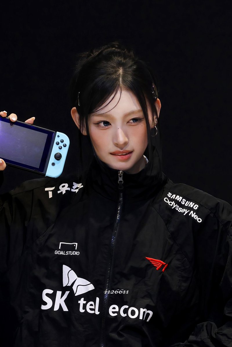 anth1126611R's tweet photo. 260718

🎮

#MINAMI #미나미 
#RESCENE #리센느 https://t.co/n7VnTXlyBf