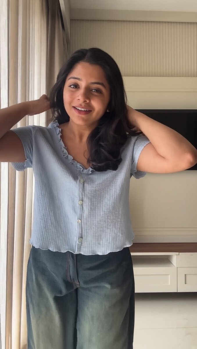 ragnar2xuu's tweet photo. Kriti🥵🥵 ivala paathaley thaaru maara moodeyrudhu...indha maari cute babes hot ah appear aagum podhu vara mood irukkey 🤤 Pinnadi kneel panni iduppa kasakki pidichukittu Soothula poola aluthi vechu thei theinu thechu eduthutu anuanuva Anubhavichu okkanum https://t.co/23ADhKfeu8