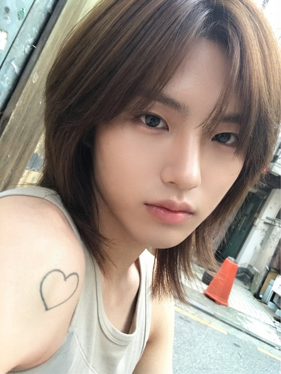 doobesanars's tweet photo. 챗지피티는 아이돌을 만들어놓고는
제미나이 ㅁㅊㅅㄲ는 뭔 홍대힙합병 걸린 놈으로 만들어 놨어 https://t.co/hEPuY491SO