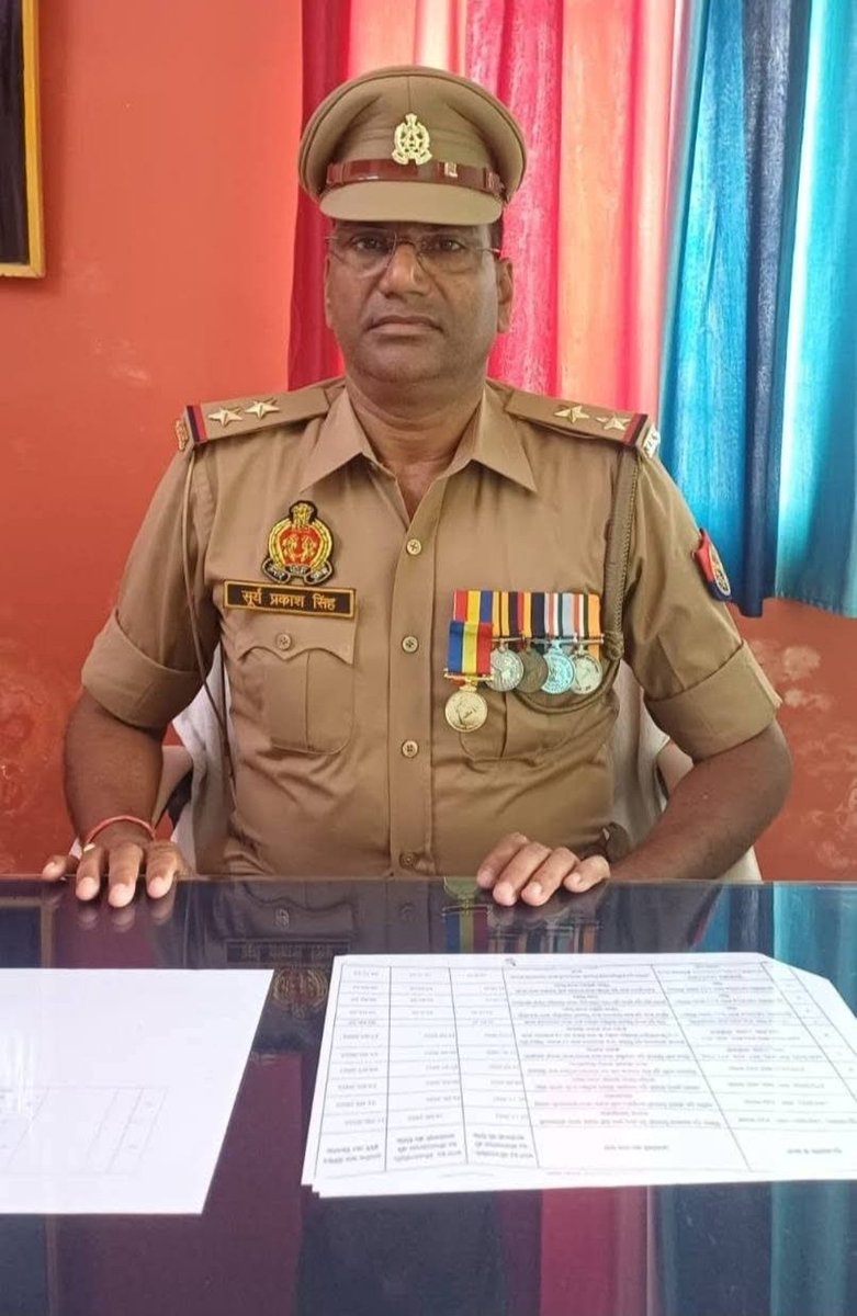 CopSunilShukla's tweet photo. एक और खाकी को निगल गई बस्ती, पुलिस वाले ही क्यों संदिग्ध परिस्थितियों में लटके मिलते हैं, क्या वातावरण अनुकूल नहीं रहा पुलिस की नौकरी के लिए। कितनो को मरना होगा पुलिस रिफॉर्म के लिए।
@bastipolice @digbasti @dgpup @myogiadityanath @yadavakhilesh @4pmnews_network @NavbharatTimes https://t.co/10XTPodEQr
