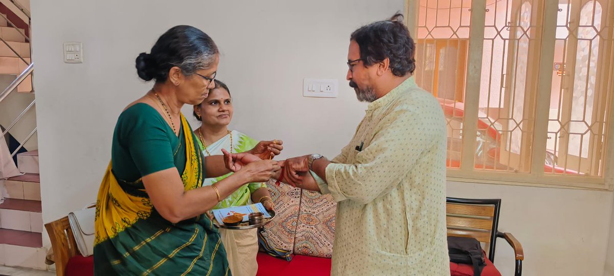 SujataThacker's tweet photo. Raksha Bandhan,  a sacred pledge of protection.
Pujya Uma Ravichandran of Sanatan Sanstha  Celebrating this auspicious occasion with Hindutvanishts and Dharmapremis in Chennai, reaffirming our collective commitment to safeguard Rashtra and Dharma. 
#RakshaBandhan #RashtraRaksha https://t.co/t4qlZNHGJY