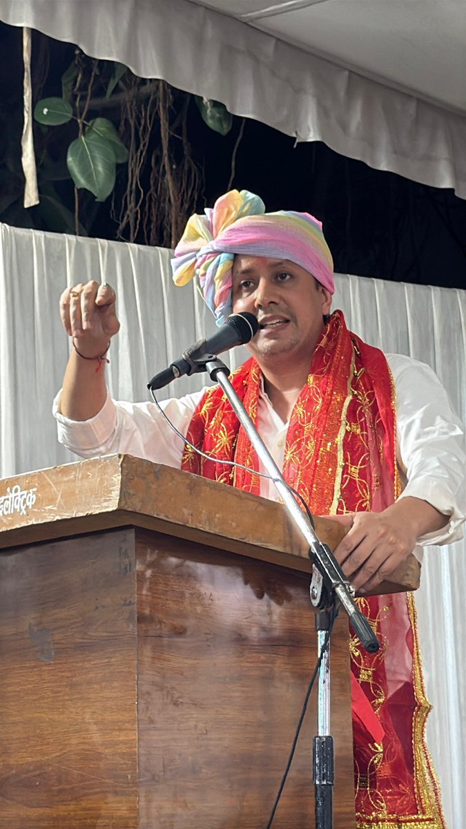 AkashVOnline's tweet photo. सर्वांगीण विकास की ओर अग्रसर विधानसभा एक…

विधानसभा 1 मे प्रदेश के नगरीय प्रशासन मंत्री व क्षेत्र के लोकप्रिय विधायक आदरणीय श्री @KailashOnline जी के मार्गदर्शन मे वार्ड क्र.9 के कुम्हार खाड़ी क्षेत्र मे 1 करोड़ 8 लाख ₹ की लागत से बनने जा रहे सामुदायिक भवन निर्माण का भूमिपूजन महापौर श्री पुष्यमित्र भार्गव जी व वरिष्ठ भाजपा नेताओं की गरिमामय उपस्थिती मे किया व सम्माननीय क्षेत्रवासियों को विकास की इस अनुपम सौगात हेतु बधाई प्रेषित की ।